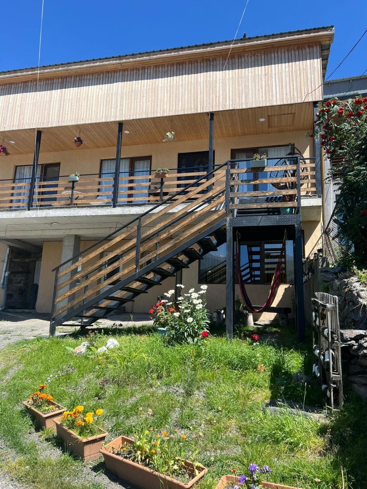 Guesthouse Relax In Kazbegi 外观 照片